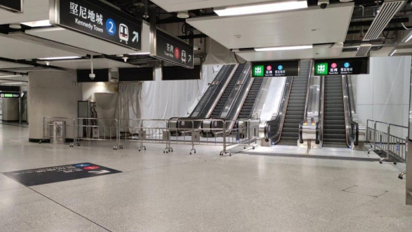 金鐘站神速扶手電梯快17秒？港人實測獲讚「趕時間恩物」港鐵解釋真相