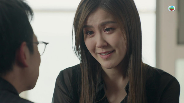 執法者們｜劉佩玥透視系OL裝晒好身材勁吸睛 兩場壓抑式喊戲演技大躍進