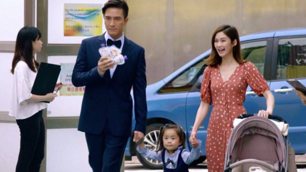 人氣KOL疑遇新型街頭騙案！內地夫婦推BB車想借路費 聲稱會咁做「報答」？網友：1000%騙案