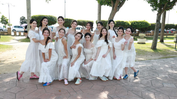 香港小姐2025｜馬來西亞檳城拍攝外景！14位佳麗純白色仙氣長裙look公開