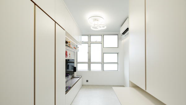 極簡純白美學！土瓜灣280呎居屋用隱藏式收納桌打造多元儲物釋放空間
