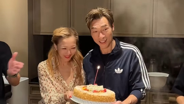 鄭秀文許志安夫妻同框切蛋糕慶祝生日 甜蜜畫面激罕曝光高調恩愛揭私下日常