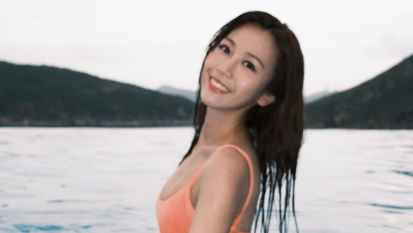 29歲東張女神水着泳衣照出水芙蓉 激罕性感晒豐滿上圍獲讚：隱藏級好身材