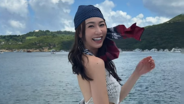 黃嘉雯性感泳衣照放題晒傲人身材 前凸後翹側身S形線條震撼眼球！