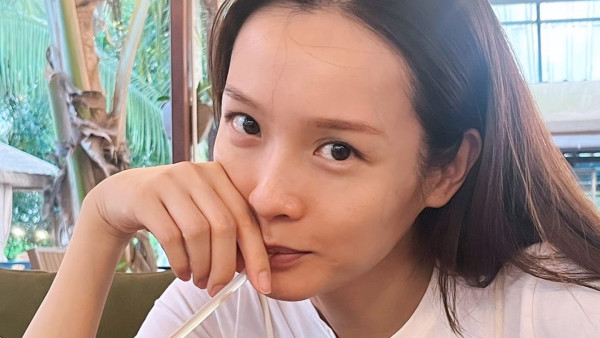 李佳芯久違露面IG晒超真實素顏 少女膚質狀態驚人獲激讚似中學生