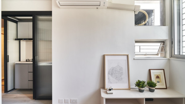 北角280呎海景居屋裝修！簡約淡雅風極溫馨純白客廳+長虹玻璃廚房