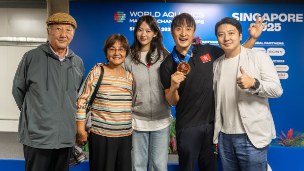 方力申首度公開全家福葉萱挺孕肚現身 游泳錦標賽勇奪三金打破香港紀錄