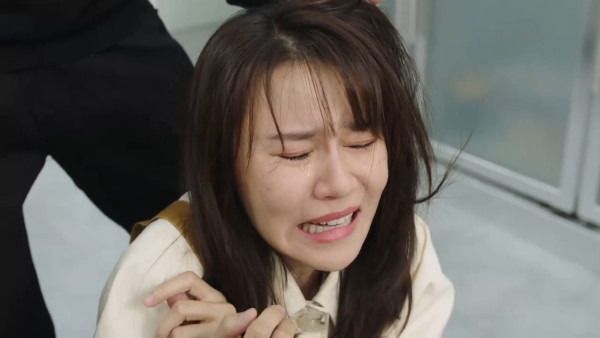 港婦呻黑工外勞搶飯碗 人工跌80%！老公身體差遭裁員百上加斤！網民籲放低身段：轉行好過無收入