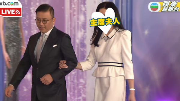 香港小姐2025｜無綫主席許濤夫人激罕現身貴氣逼人 選美季軍出身年過半百仍然好fit
