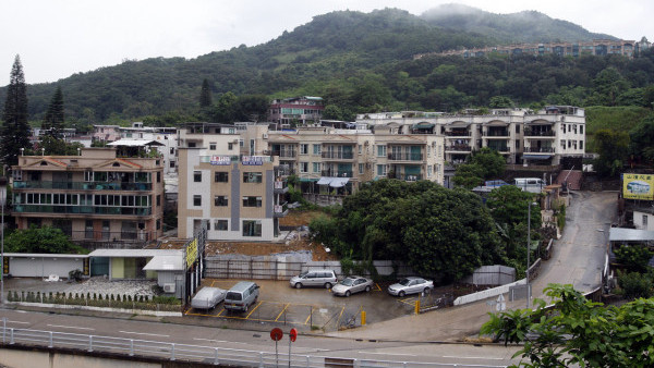 港人力數村屋4大罪狀 住兩年極後悔大呻頂唔順：比狗住都不如！網民分兩派：你個間問題啫