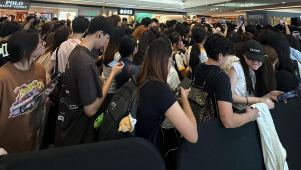 SEVENTEEN珉奎旋風襲港 數百名粉絲迫爆又一城！ 記者現場直擊極墟冚盛況