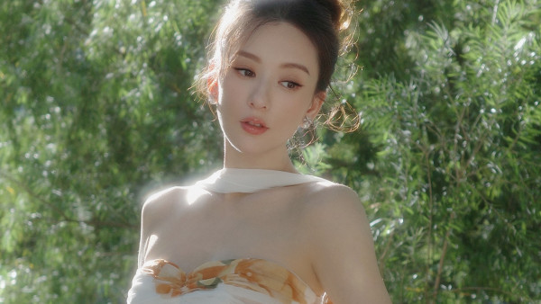 方媛最後孕期影大肚寫真仙氣逼人 大露背激瘦造型晒逆天零贅肉曲線