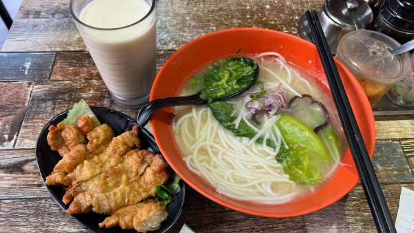 荃灣20年元祖級米線店添記結業！營業至10月底！學生哥/街坊不捨豬扒米線