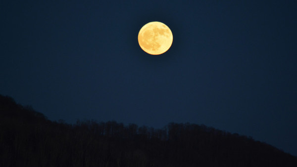 天文學家驚人發現！宇宙最小「迷你月亮」悄悄相伴地球60年 對地球有冇威脅？