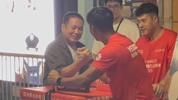 73歲羅莽消瘦現身旺角街頭拗手瓜 老而彌堅擊敗後生仔贏500元惹圍觀