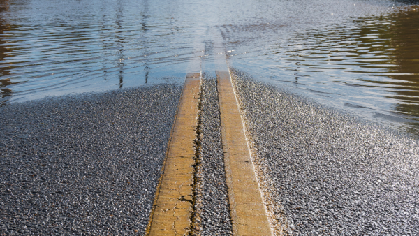 全港25個高風險水浸位名單！解讀「水浸黑點」最嚴重係邊個區？ 附5大防暴雨貼士