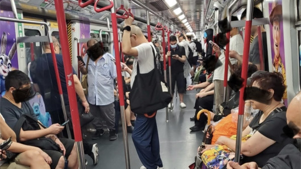 樺加沙｜香港打工仔10號風球下照返工！坐港鐵照瘋傳！網民留言感謝付出：辛苦晒