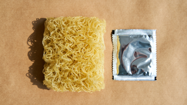 即食麵冷知識！調味粉先落VS後加？日本廠商解答真正答案