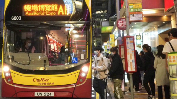 內地人驚嘆香港人深夜巴士1個現象！網民4個原因解惑：可能因為社畜多