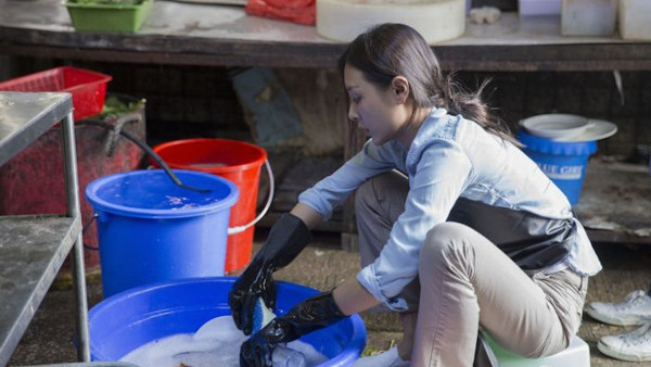 28歲移加港人日打3份工 靠洗碗/收銀月儲到呢個數！自嘆得2優勢：可能要敗走返香港