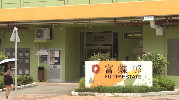 再有公屋單位被收？港人目睹大埔富蝶邨爆門全過程：早幾日都仲見到個女人返去