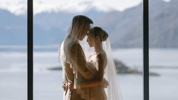 胡定欣結婚｜胡定欣晒14字愛的宣言追加第二波婚照 紐西蘭雪山湖水見證幸福愛情