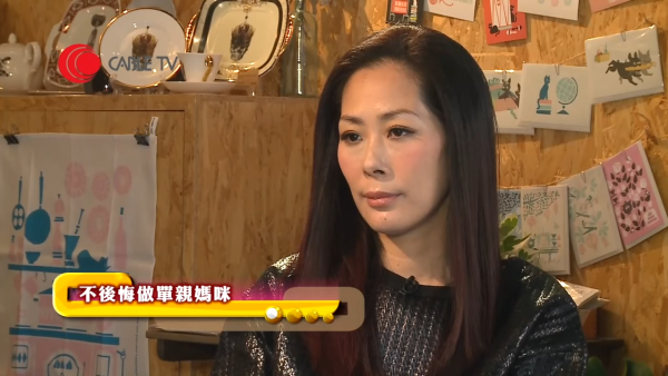 關淑怡未婚懷孕獨自撫養兒子關浚賢 曾傳經手人是曾志偉 後自揭生父為不丹寧波車