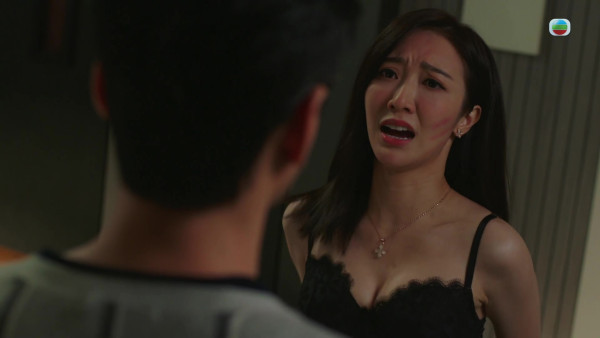 金式森林｜何依婷「古惑喱士內衣」引爆截圖瘋傳 婚後超進擊大解放晒白滑美背