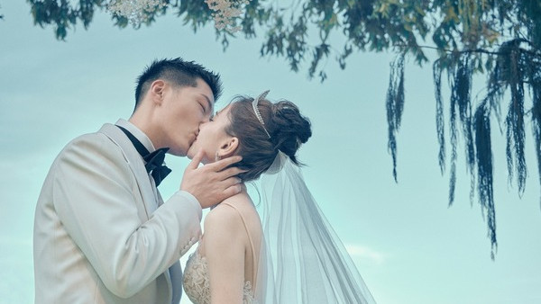 何超蓮首度發文正式回應離婚傳聞 老公竇驍撰文道歉:在此先向大家致歉