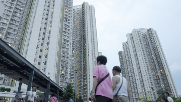 一家三口獲派天水圍「前居屋」!原裝間隔仲有兩間梗房!網友:真係超好運