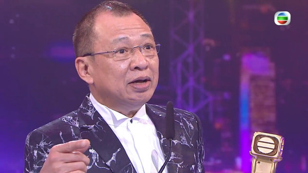 許紹雄好演技連續三年台慶攞獎!12年前台上公開妙回「熄電視」行動贏全場掌聲