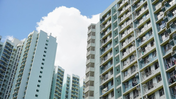 港人憂OT後超入息恐失公屋資格 想辭職兼改期重賽：都叫你躺平做咩加班