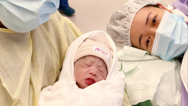 34歲視帝太太宣布第二胎平安出世！IG貼一家四口全家福報喜：期待你好久