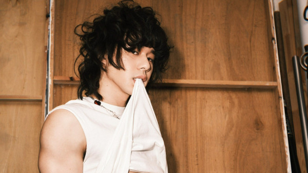 Mike曾比特32歲生日宣布正式加盟英皇 晒六嚿腹肌苦練成果震撼曝光