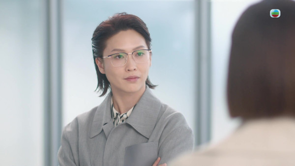 新聞女王2｜蔣祖曼女企業家造型掀熱議 三句「我鍾意你呀文慧心」惹關注 