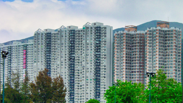 公屋男「主動調遷」苦等4年半無人理！獨居6人單位恐交$12000富戶租：慘過中六合彩