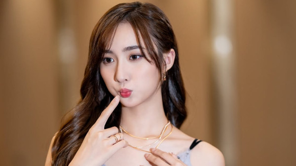 鍾柔美Yumi親證成功升讀香港大學新聞系 DSE失利後發奮讀副學士兼顧演藝