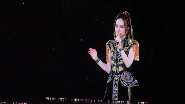 鄧紫棋內地巡唱淚崩心繫香港大埔災情 台上哽咽聲音顫抖：「這幾天對香港是非常難過的日子」