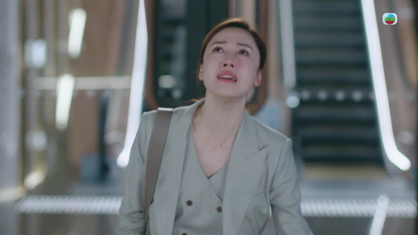 新聞女王2劇評｜李施嬅2分鐘層次遞進式心痛演技晒冷 單靠面部表情立體展現委屈心酸