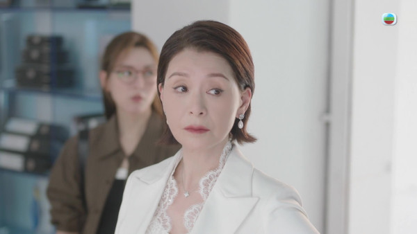 新聞女王2劇評｜夏文汐超強氣場5分鐘飾內震懾網民 「新聞太后」連珠炮發尖酸批評