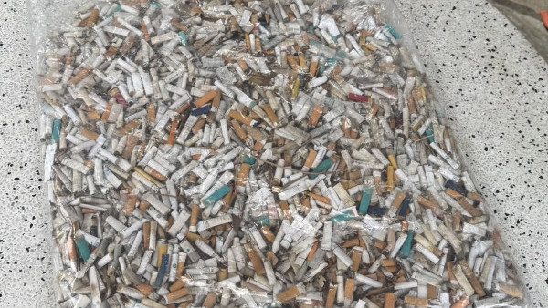 飛鵝山變「煙頭山」義工單日撿逾2000支煙蒂！漁護署：今年發出32張涉事罰單