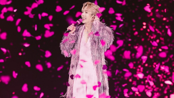 Anson Lo演唱會｜30萬戰衣重磅登場盡顯王者奢華 「夜店風」粉紅毛毛衫衝擊眼球