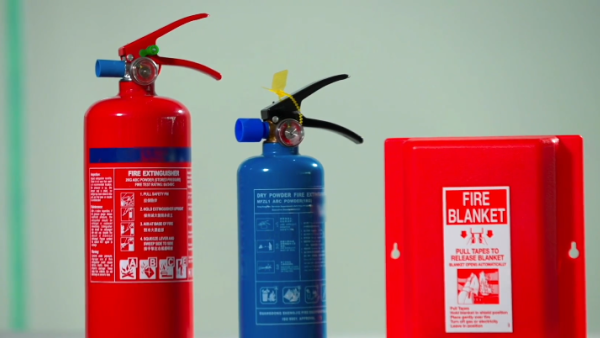 救火變放火？滅火筒用錯隨時變「助燃」消防處警告：呢一款切勿噴電器