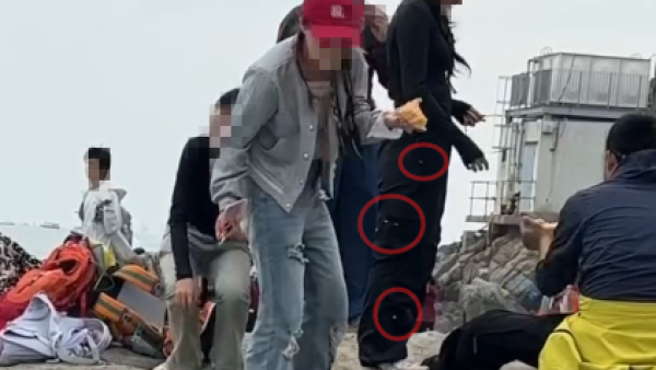 鶴咀變戰場！港女勸阻內地團扔垃圾 竟遭圍攻狂轟「歧視」：你以為香港人高人一等？