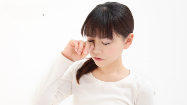 眼皮跳｜拆解眼皮跳3大主原因！醫生教4招輕鬆紓緩  提醒兩情況下恐患腦瘤應及早求醫...