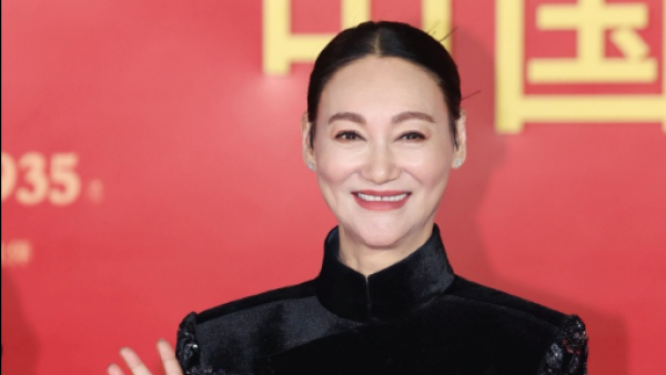 65歲惠英紅驚爆震撼彈無預警宣布喜訊 突然發文做媽媽：跟大家分享我的大事