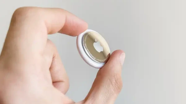 手袋驚藏陌生AirTag！手機彈出「恐怖通知」千萬別回家　Apple教4步保命