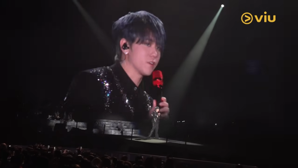 姜濤演唱會2025｜姜濤頭場台上情緒決堤淚灑舞台 哽咽自爆今年經歷太多曾想退縮