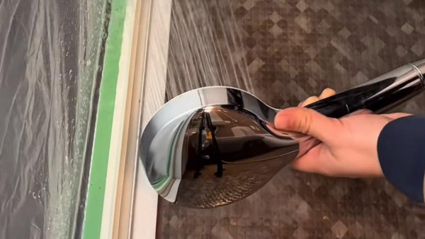 雪櫃/書櫃頂積塵點清潔？$12店「防污膠膜」隱藏用法：一撕即用免刷洗