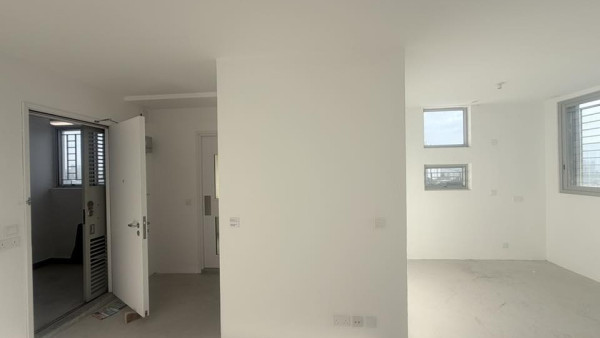 公屋靚積｜港人排公屋13年獲派300尺單位！屋內狀況惹羨慕：超靚積